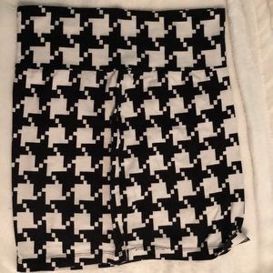 Patterned pencil skirt